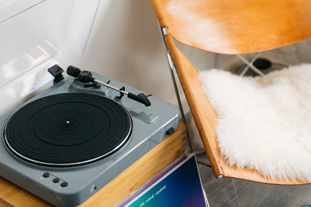 Lenco L 85 Grey - MIDI gramofon s přímým kódování do MP3,z vinylu na USB