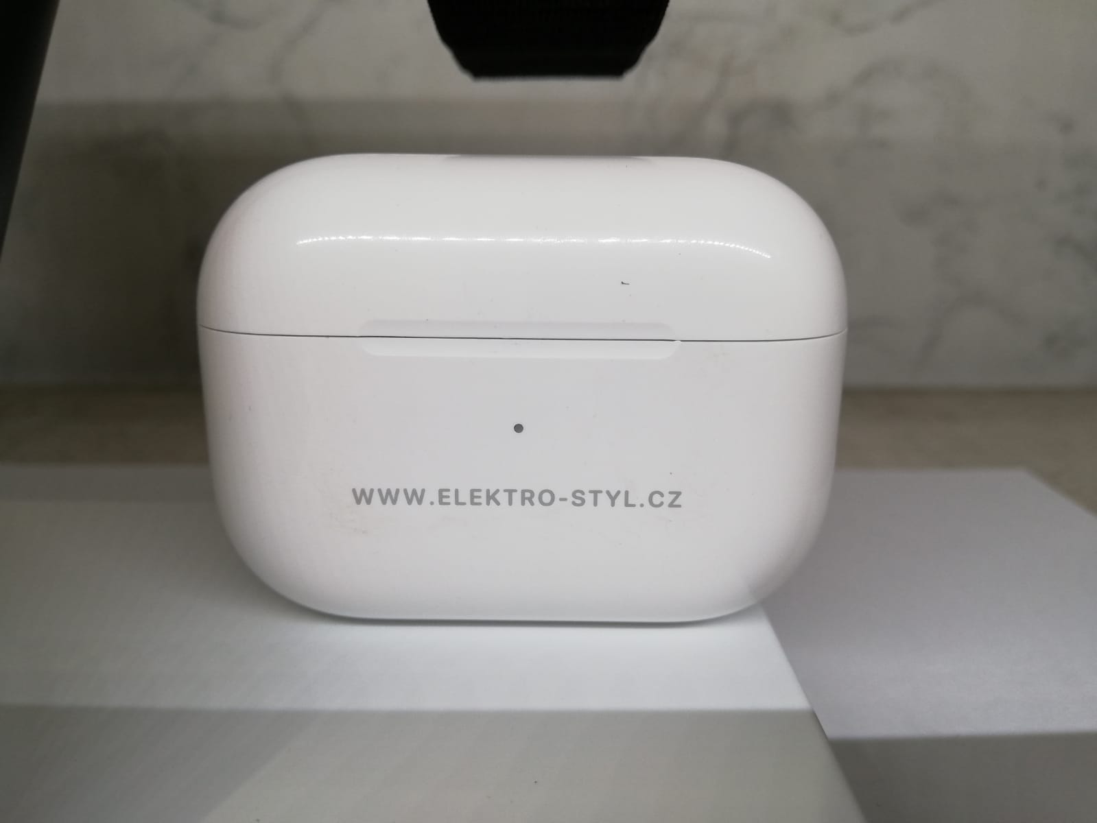 YAC 5300 3v1 nabíjecí stanice Qi YENKEE